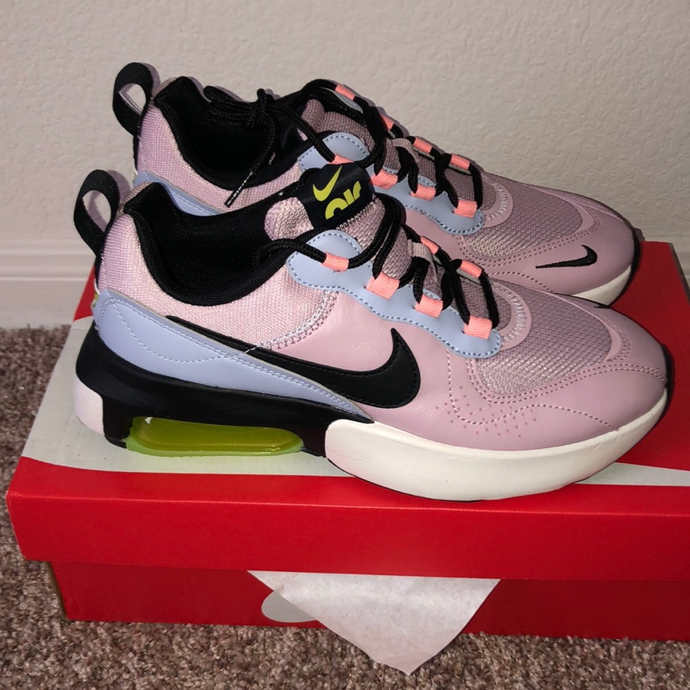 Women’s Air Max Verona size 7